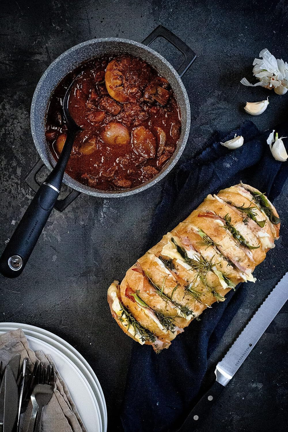 Casserole Dish with Lid, Medium 4L/24 Cm, Lightweight Cast Aluminium, Induction Hob and Oven Safe, Black