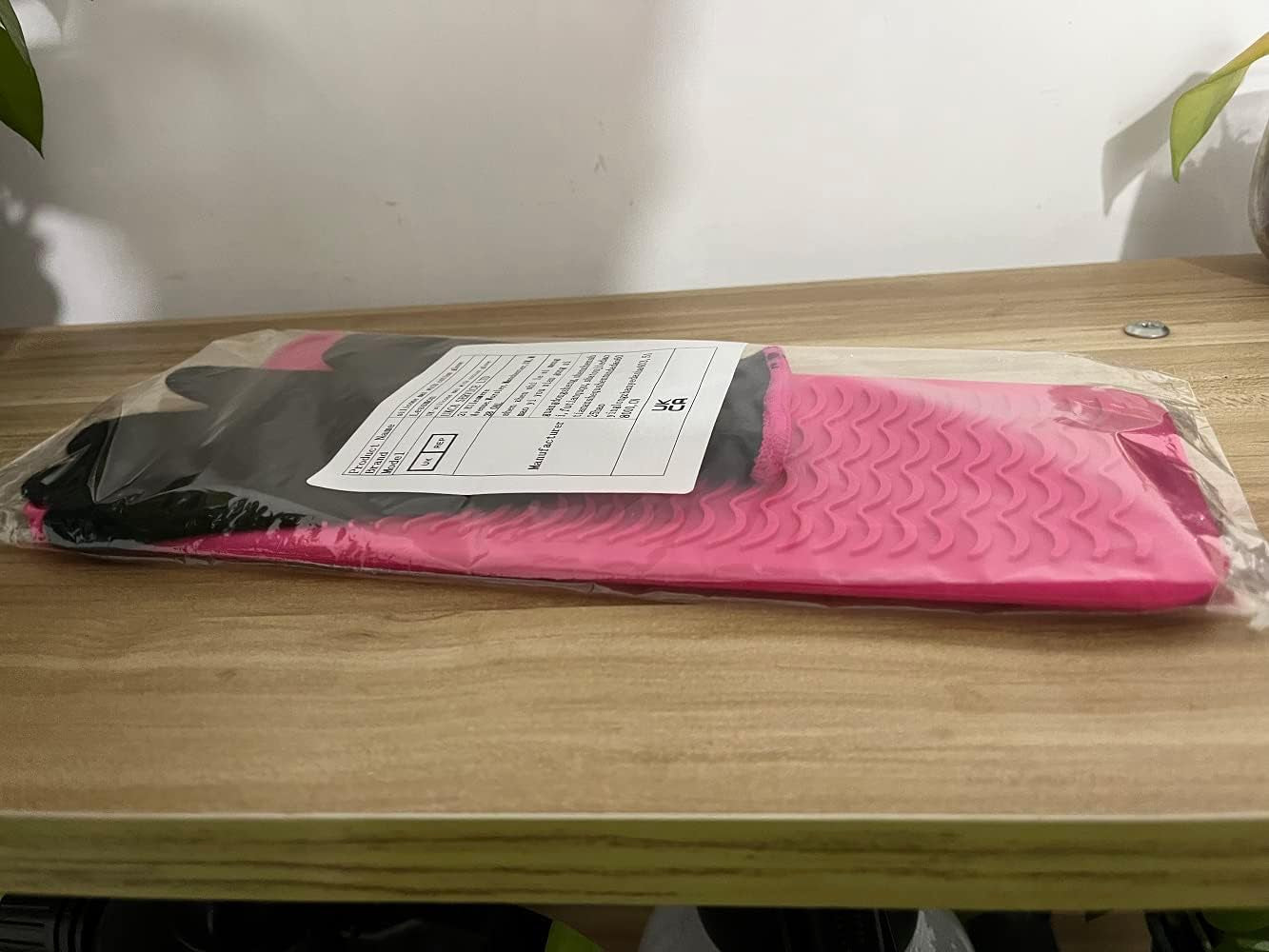 Heat Resistant Mat Pouch and Heat Resistant Glove for Curling Irons, Hair Straightener, Flat Irons and Hair Styling Tools, 28.5Cm X 14Cm, Pink