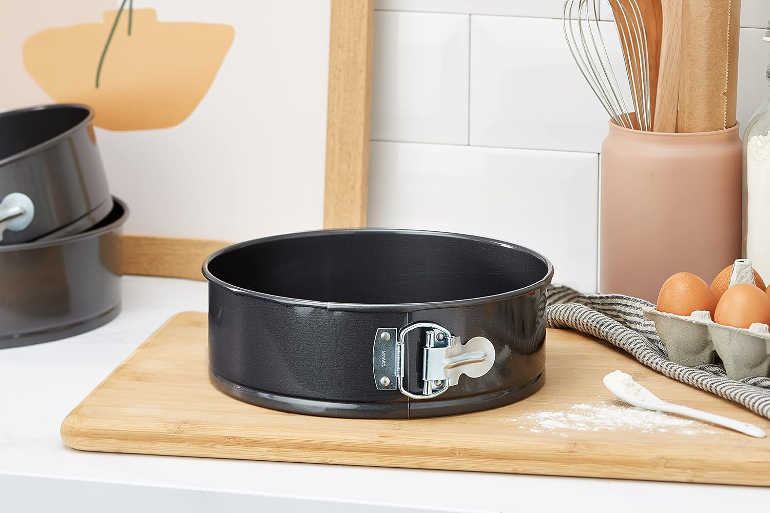 Springform Cake Tins with Non Stick Coating in Gift Box, Round, Set of 3, Black