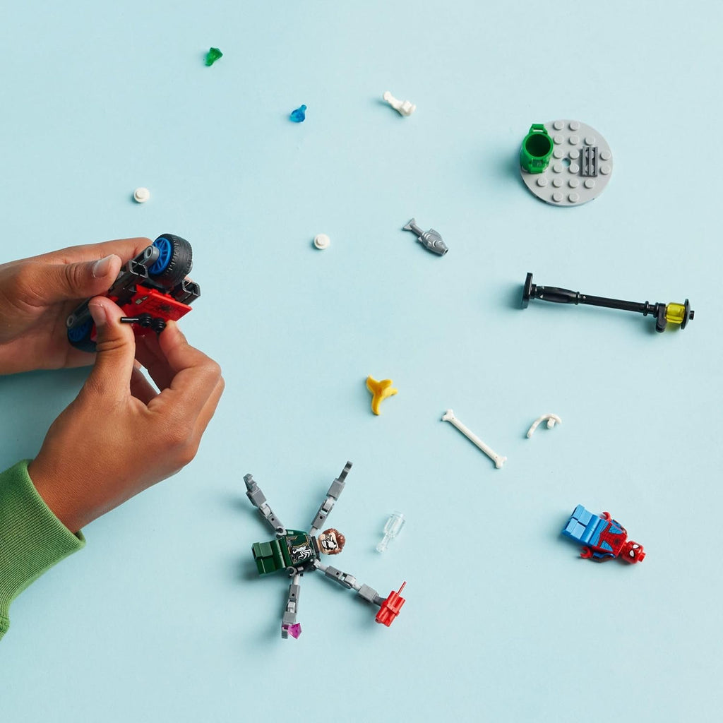 Marvel Motorcycle Chase: Spider-Man Vs. Doc Ock, Buildable Toy for Kids with Stud Shooters and Web Blasters, 2 Marvel Minifigures, Super Hero Toy, Gift for Boys and Girls Aged 6 and Up, 76275