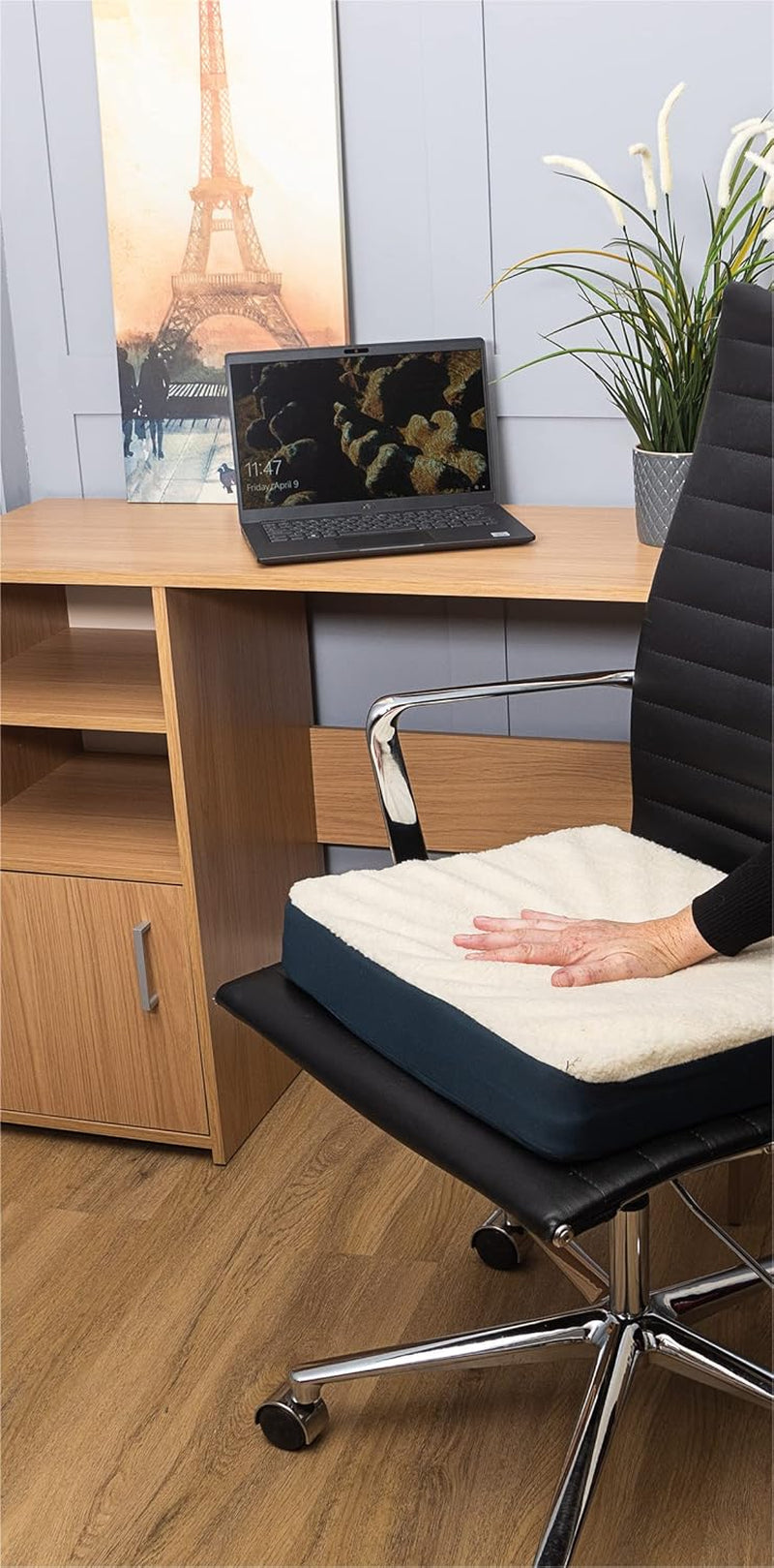 Luxurious Fleece Comfort Cushion 65X435X370Mm with Removeable Washable and Reversible Cover for Use on Wheelchairs, in Cars and around the Home