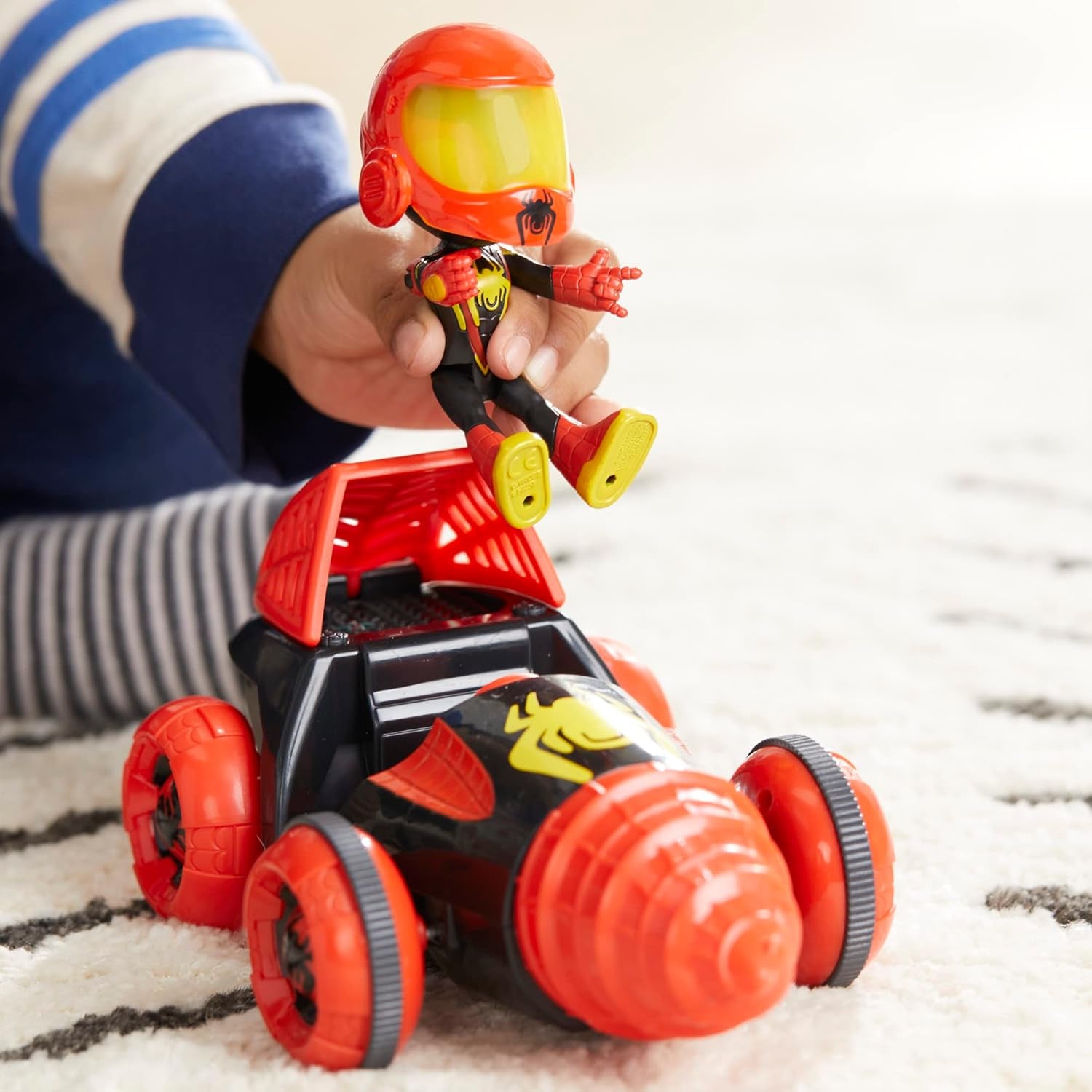 Marvel  Web-Spinners Miles with Drill Spinner, Car Playset with Vehicle, 4-Inch Scale Action Figure and Accessory, Toy Cars for Kids 3 and Up