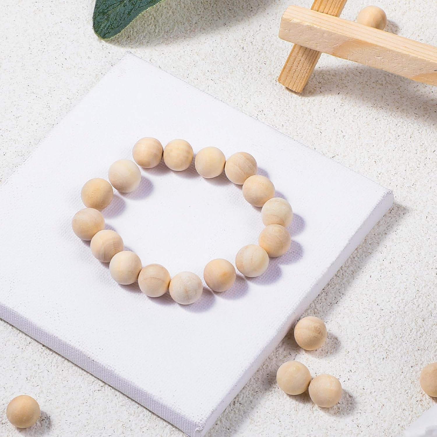 100 PCS round Wooden Balls for Crafts, Unfinished Natural Wood Balls for Crafting for DIY Craft Projects Jewelry Making Arts Design