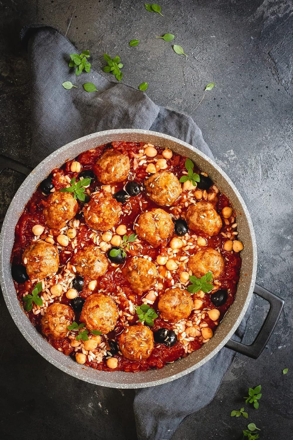 Casserole Dish with Lid, Medium 4L/24 Cm, Lightweight Cast Aluminium, Induction Hob and Oven Safe, Black