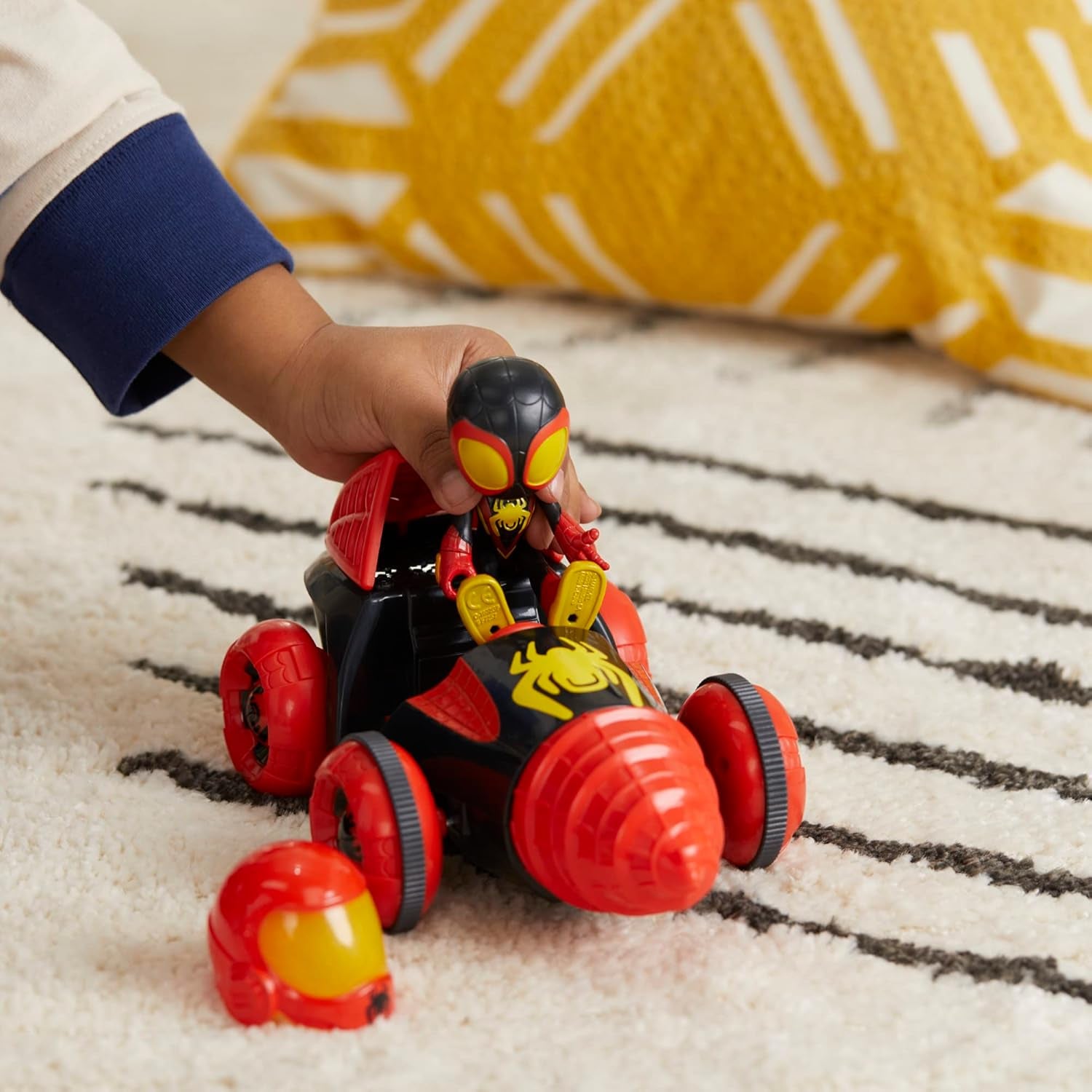 Marvel  Web-Spinners Miles with Drill Spinner, Car Playset with Vehicle, 4-Inch Scale Action Figure and Accessory, Toy Cars for Kids 3 and Up