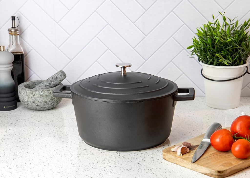 Casserole Dish with Lid, Medium 4L/24 Cm, Lightweight Cast Aluminium, Induction Hob and Oven Safe, Black